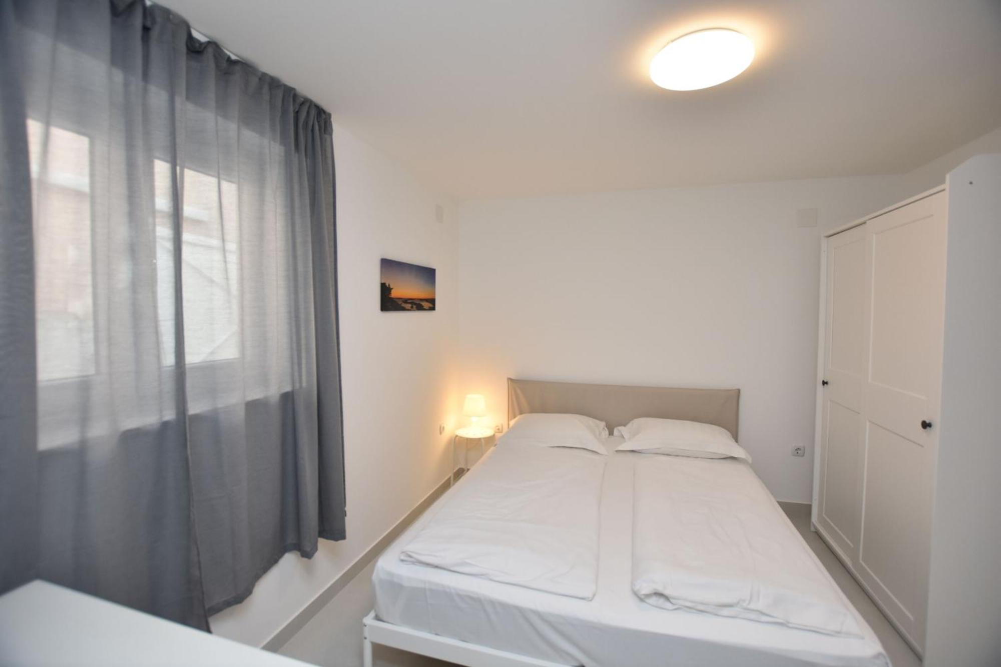 Apartments Leonardo Примоштен Экстерьер фото
