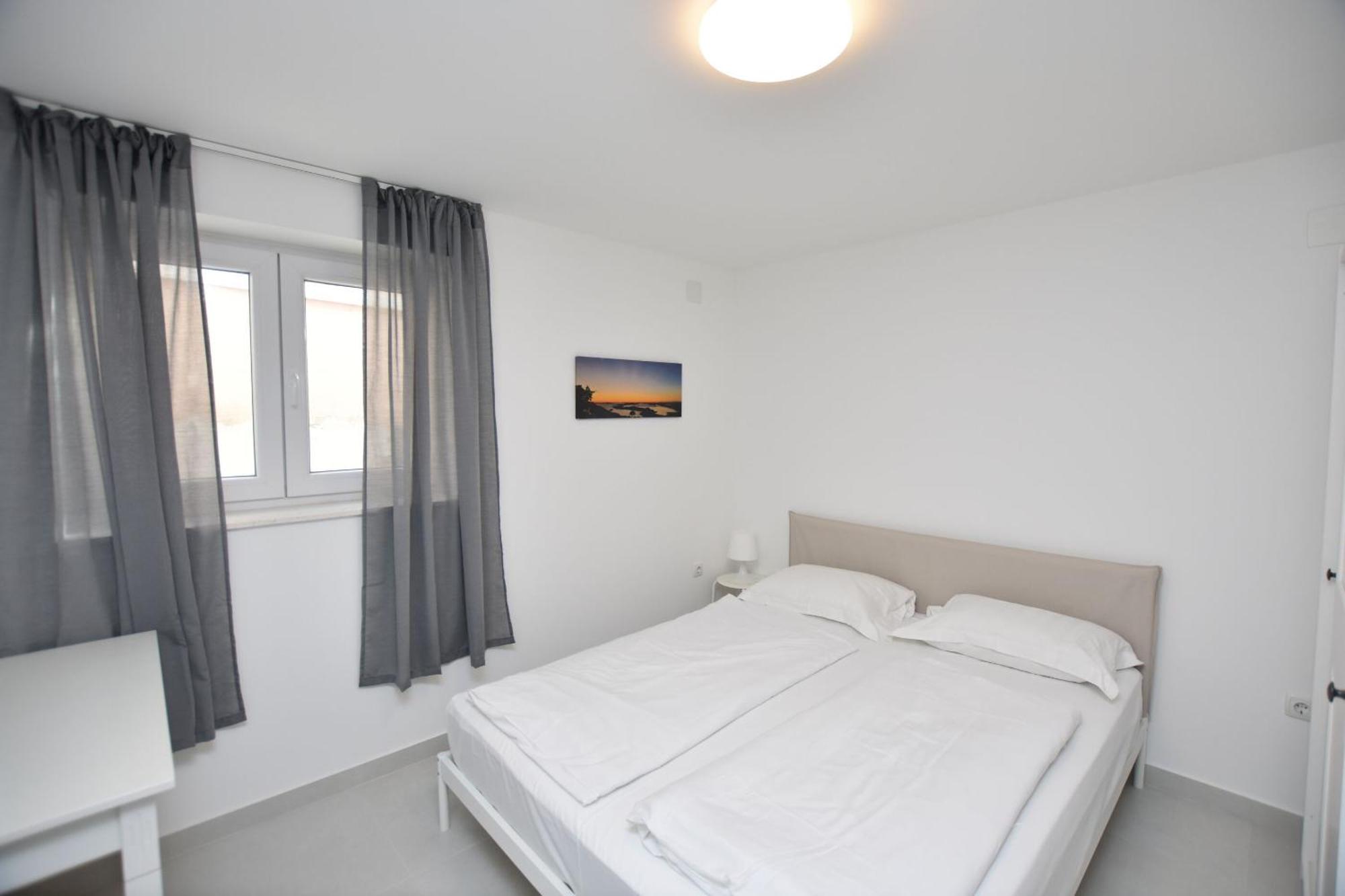 Apartments Leonardo Примоштен Экстерьер фото