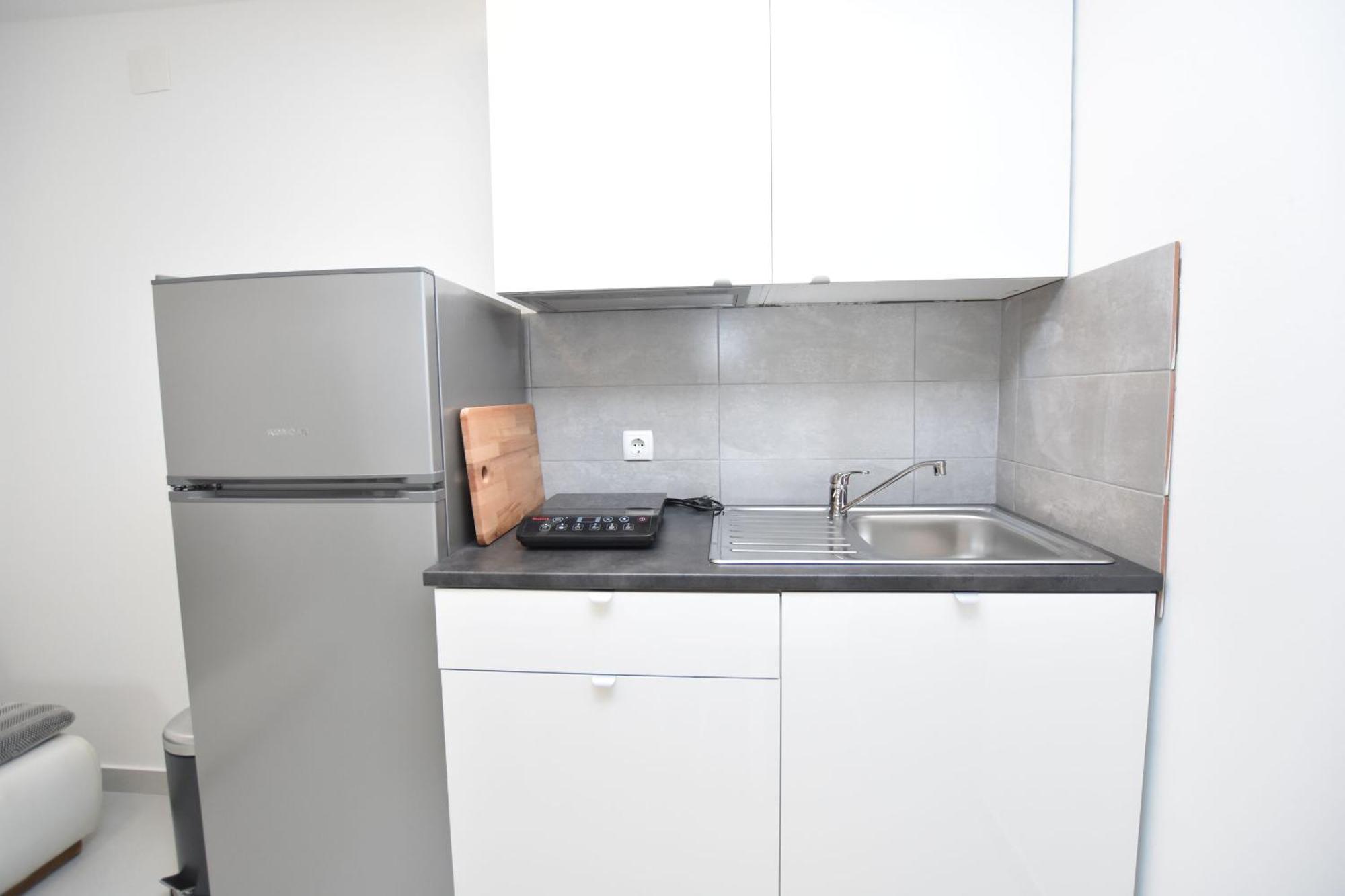 Apartments Leonardo Примоштен Экстерьер фото