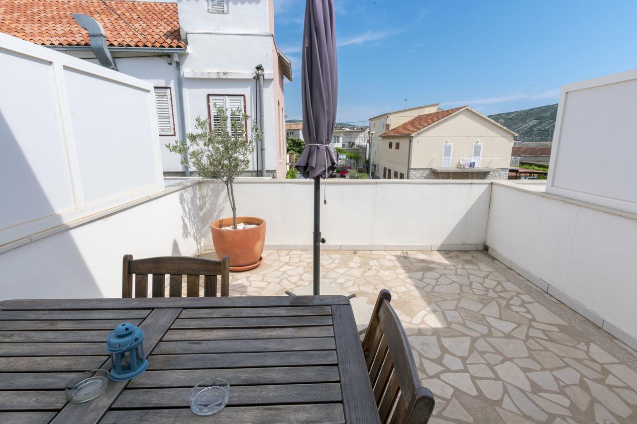 Apartments Leonardo Примоштен Экстерьер фото